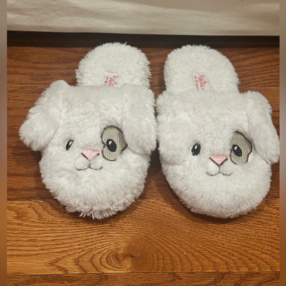 American Girl WellieWishers Carrot the Bunny- Slippers Size 4.5/Cozy Blanket Set